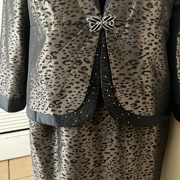 Mia Suits Collection Suit - Picture 6 of 10